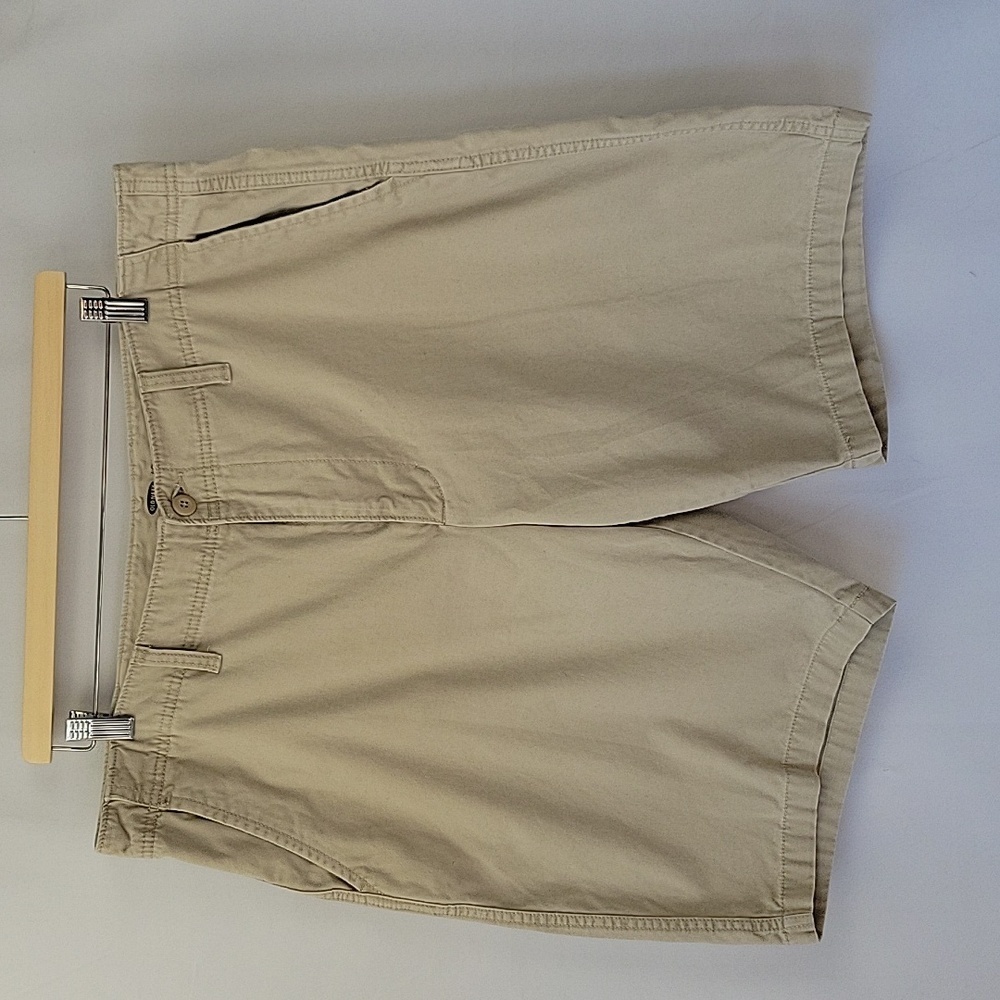 Old Navy Flat Front Khaki Shorts Size 40
